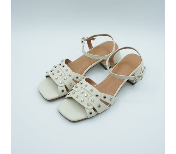 Sandalia tachas Lagum