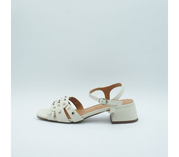 Sandalia tachas Lagum