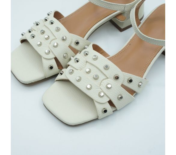 Sandalia tachas Lagum