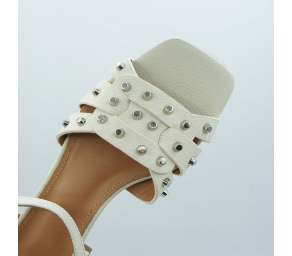 Sandalia tachas Lagum