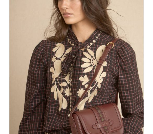 Blusa lazo bordada