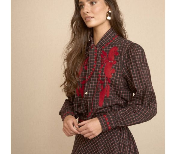 Blusa lazo bordada